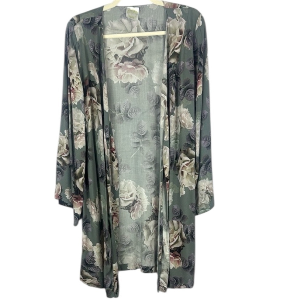 Plum Pretty Sugar Green and Cream Floral Robe Size Medium